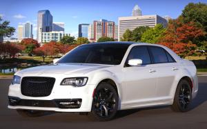Chrysler 300S Red Sport Appearance Package 2019 года
